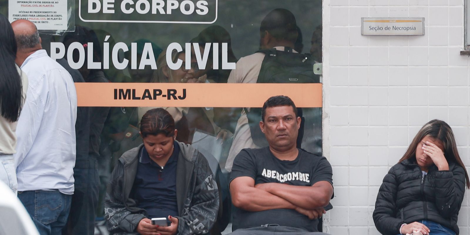 dos-117-suspeitos-mortos-em-operacao-no-rio,-99-ja-foram-identificados