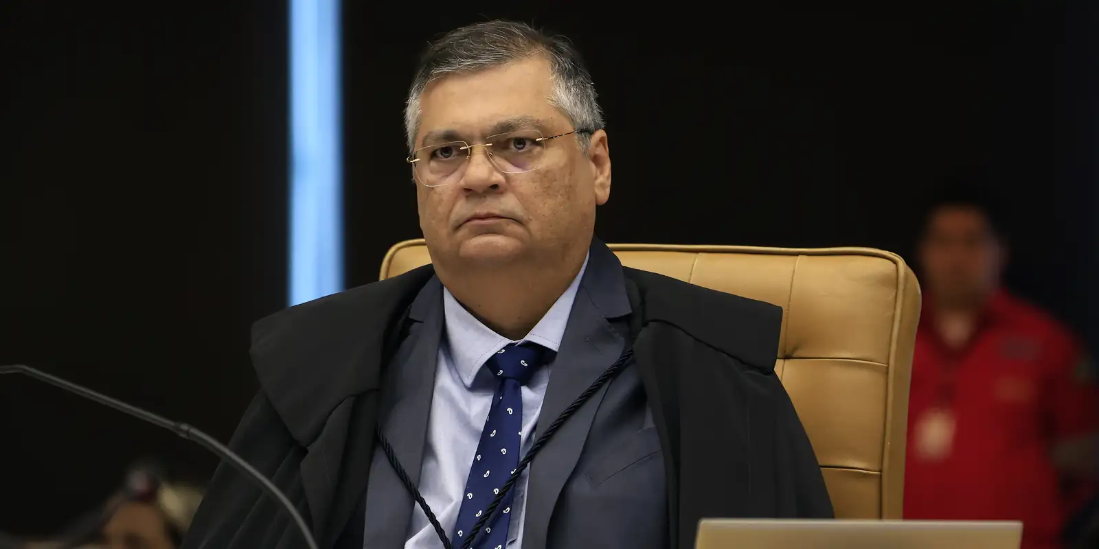 dino-manda-divulgar-cpf-de-quem-ganha-salario-via-emendas-para-saude
