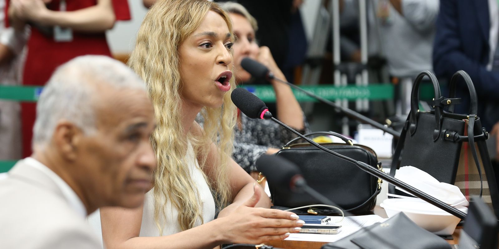 mpf-pede-condenacao-de-ratinho-e-sbt-por-falas-contra-erika-hilton 