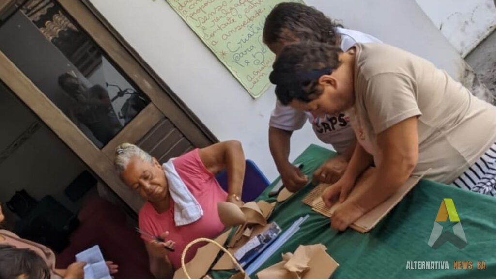 Oficina de arte no CAPS de Ibirataia promove cuidado em saúde mental com produção para o Dia das Mães