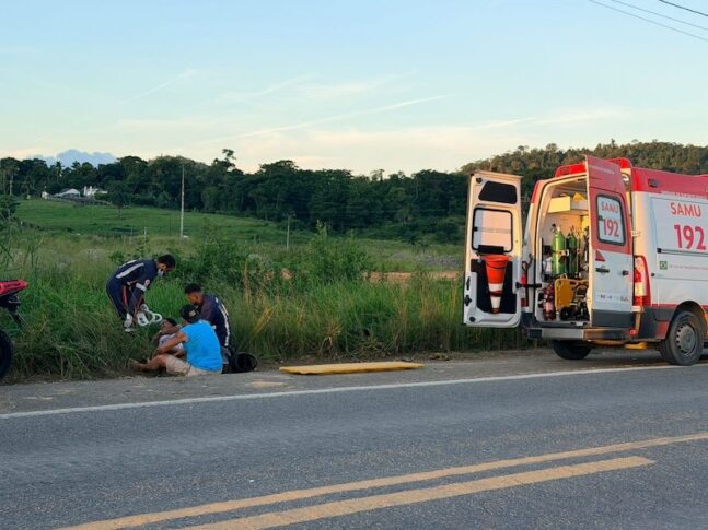 Casal fica ferido após moto colidir com cavalo na BR-330 em Ipiaú