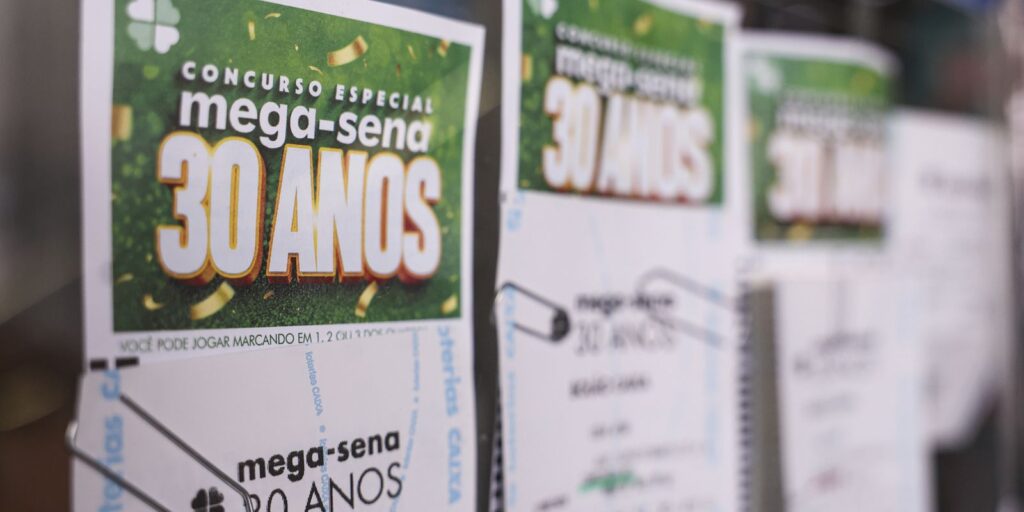 mega-30-anos-sorteia-premio-especial-de-r$-320-milhoes;-assista-aqui