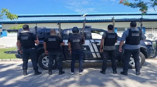 Polícia Civil da Bahia durante investigação do feminicídio de Rosiana Brito Alves, encontrada carbonizada dentro de uma geladeira.