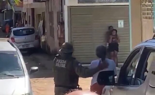 Mulher feita refem por homem armado com faca em Ilheus durante negociacao da Policia Militar