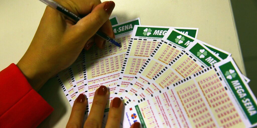 mega-sena-acumula-e-premio-principal-vai-para-r$-12-milhoes