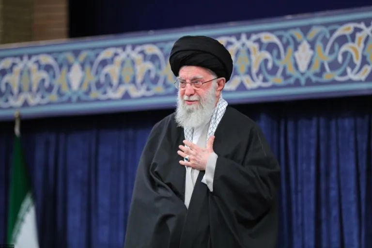 ira-inicia-cerimonia-funebre-de-ali-khamenei-em-meio-a-clamores-por-vingança 