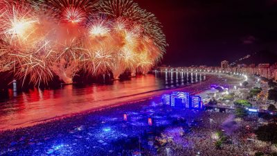 copacabana-promete-drones-e-queima-de-fogos-mais-longa-na-virada