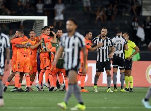 botafogo-cai-para-o-barcelona-e-fica-fora-da-libertadores