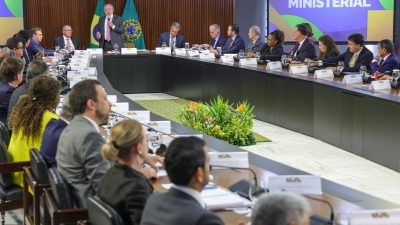 lula-se-despede-de-ministros-e-confirma-alckmin-como-vice-em-chapa