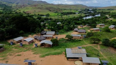 cacique-indigena-usa-literatura-para-exaltar-povos-originarios