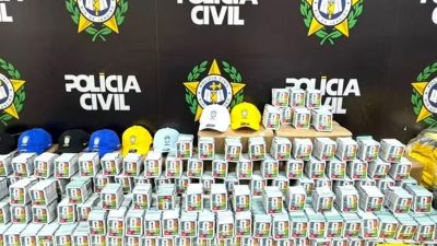 rj:-policia-apreende-mais-de-200-mil-figurinhas-falsificadas-da-copa