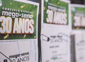 mega-30-anos-sorteia-premio-especial-de-r$-320-milhoes;-assista-aqui