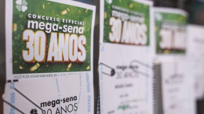 mega-30-anos-sorteia-premio-especial-de-r$-320-milhoes;-assista-aqui