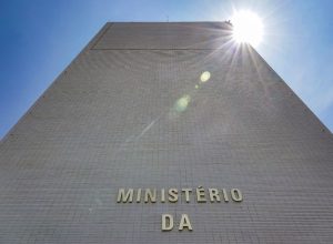 defesa-e-cidades-lideram-bloqueios-no-orcamento-de-2026
