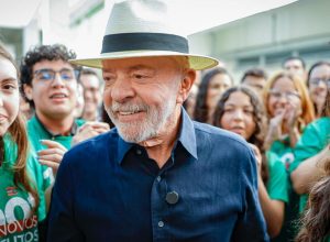 “quem-tinha-que-aumentar-a-taxa-seriamos-nos”,-diz-lula-sobre-eua