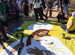 jovens-no-df-se-unem-por-tapetes-de-corpus-christi e-“jejum”-de-telas