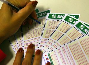 mega-sena-acumula-e-premio-principal-vai-para-r$-12-milhoes