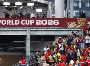paixao-pelo-futebol-expoe-populacao-a-publicidade-de-bets,-alerta-idec