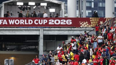 paixao-pelo-futebol-expoe-populacao-a-publicidade-de-bets,-alerta-idec