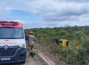 onibus-com-romeiros-tomba-no ceara-e-provoca-morte-de-duas-pessoas