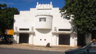 pelos-cinemas-de-rua,-coletivo-exibe-filmes-ao-ar-livre-em-olinda