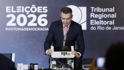 tre-rj-abre-urna-para-o-publico-e-defende-seguranca-do-voto-eletronico