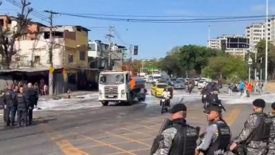 manifestacoes-contra-acao-da-policia-bloqueiam-vias-do-rio