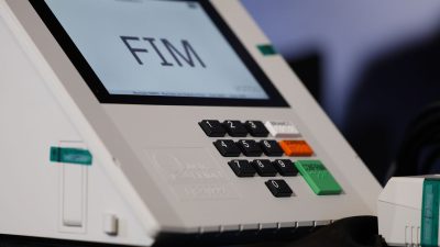 ia-e-videos-falsos-superam-fake-news-como-maior-ameaca-a-democracia