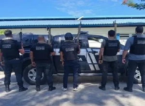 Polícia Civil da Bahia durante investigação do feminicídio de Rosiana Brito Alves, encontrada carbonizada dentro de uma geladeira.